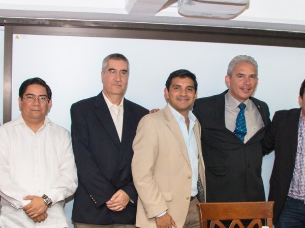 Firma de convenio con NH Mercado Global, líder empresarial en Veracruz