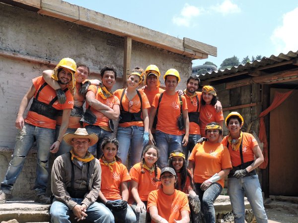 ASUA Construye entrega casas en San Antonio Alpanocan