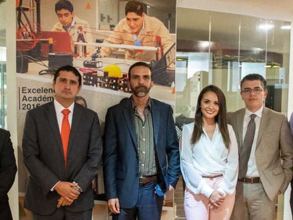 Santander Universidades entrega Becas a la Universidad Anáhuac Xalapa