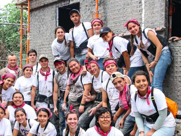 La UAX responde una vez más al llamado de ASUA Construye