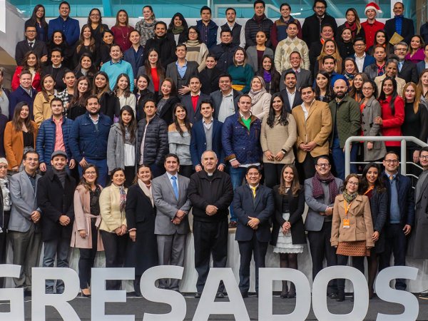 Brindis Navideño de Egresados 2018 Back to the Beginning