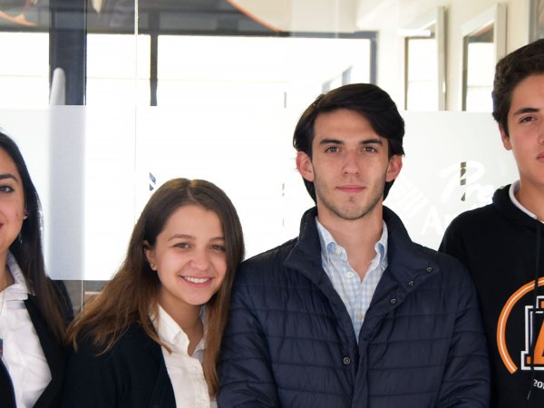 Alumnos de Sexto Semestre ganadores en el Concurso Juvenil de Reportaje Científico convocado por