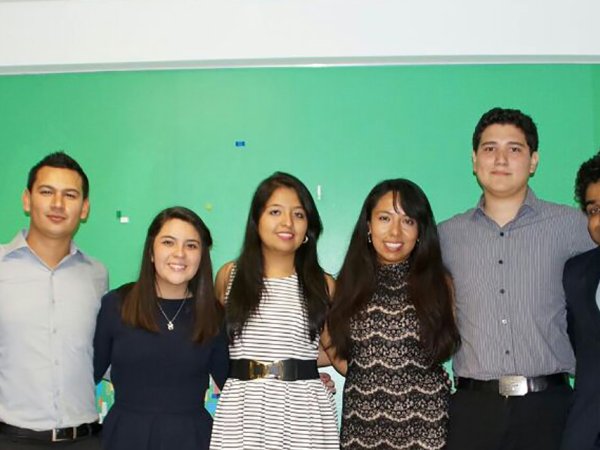 Alumnos premiados en la clausura del programa Global Startups Lab
