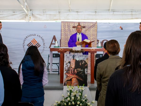 Los Clavos en la Cruz de Cristo, Testimonio de su Amor por Nosotros