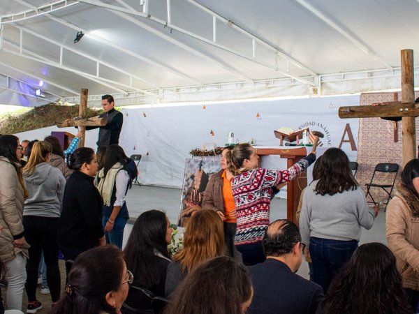 Los Clavos en la Cruz de Cristo, Testimonio de su Amor por Nosotros