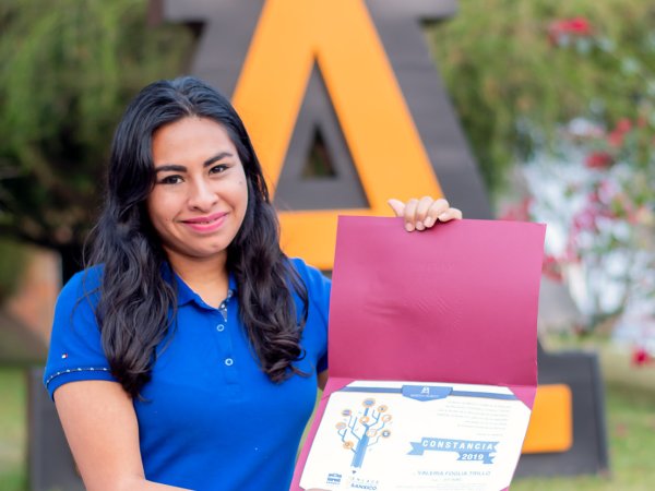 Alumna de Finanzas y Contaduría es nombrada Enlace Universitario Banxico
