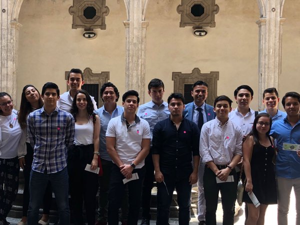 Alumnos de Finanzas realizan Viaje de Estudios a la Ciudad de México