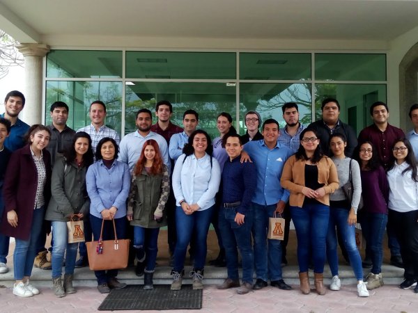 Alumnos de Administración visitan la Planta de Cementos Moctezuma